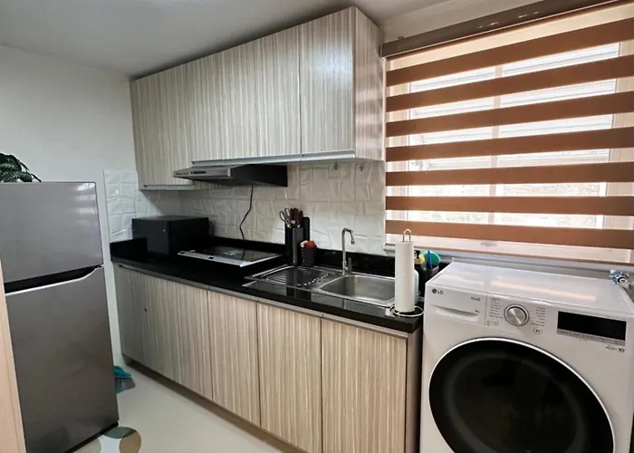 Cj Premier At Amalfi Oasis Near Sm Seaside Mall & Nustar Casino Hotel,