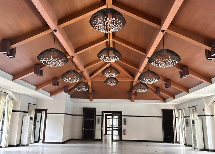 Cj Premier At Amalfi Oasis Near Sm Seaside Mall & Nustar Casino Hotel,